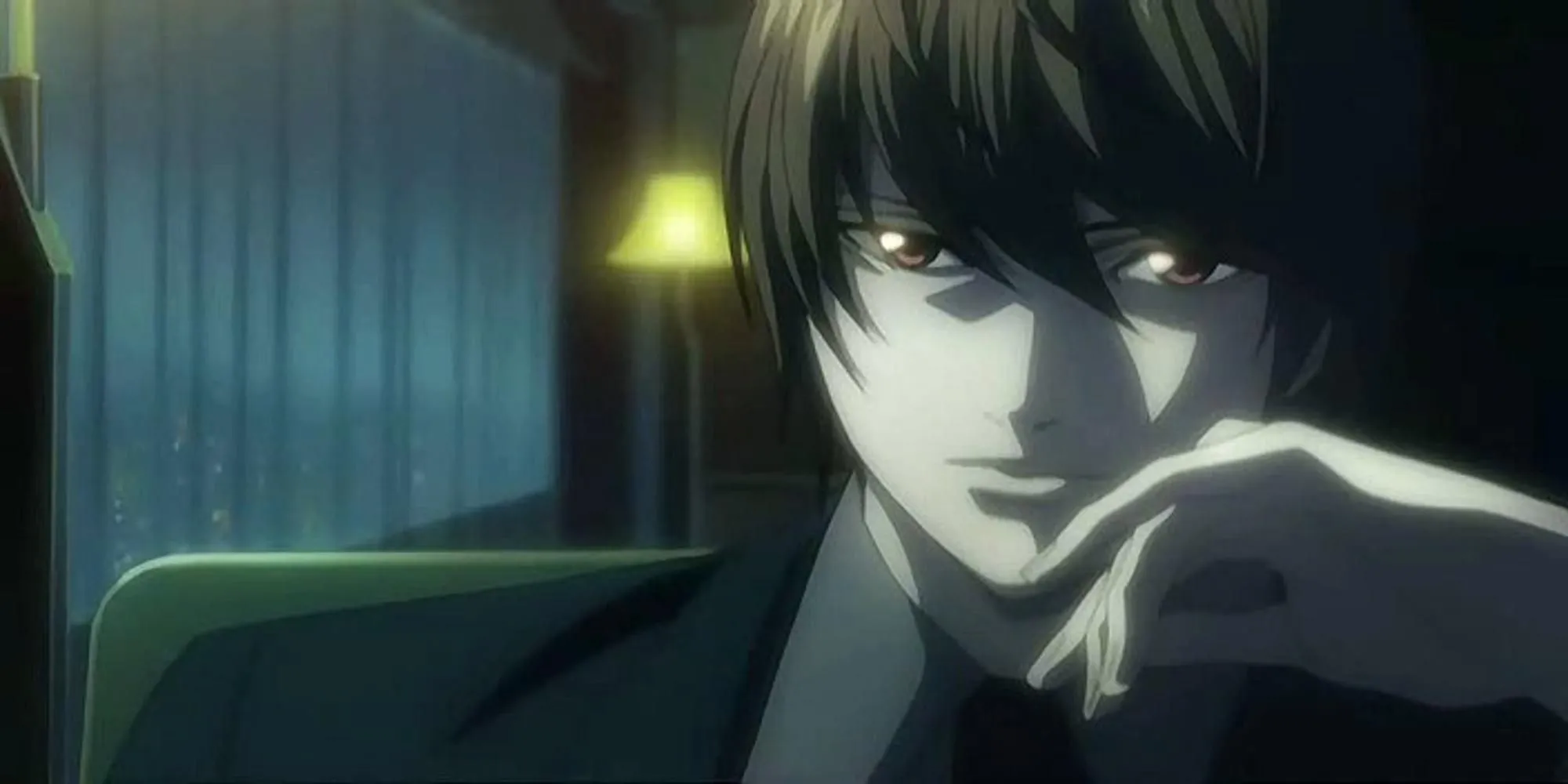 Light Yagami với quyển sổ Death Note trong series anime Death Note