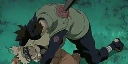 Thầy Iruka che chắn cho Naruto, thể hiện lòng bao dung và sự tha thứ