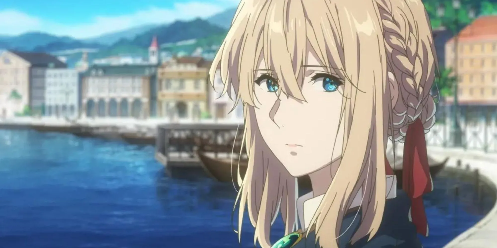 Violet Evergarden trong bộ trang phục người viết thư tự động