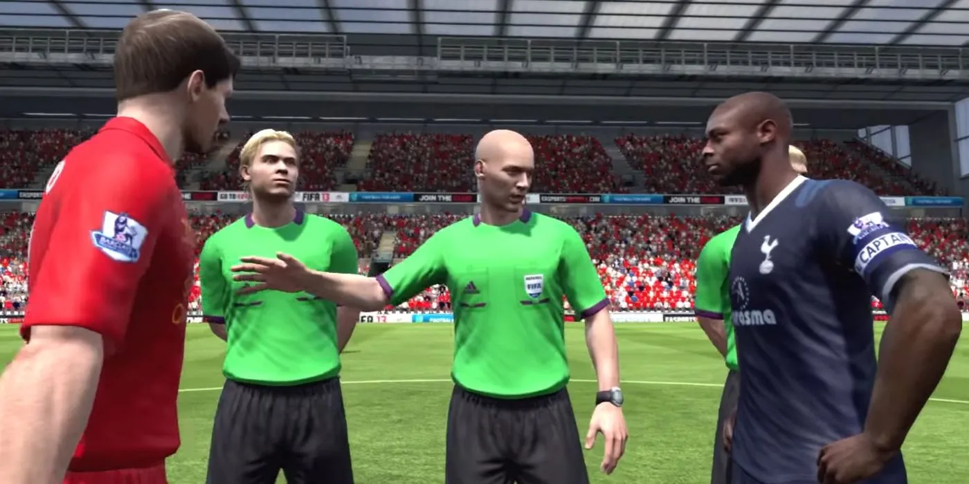 Ảnh chụp màn hình FIFA 13 với trọng tài, Steven Gerrard và William Gallas, gợi nhớ các huyền thoại bóng đá.