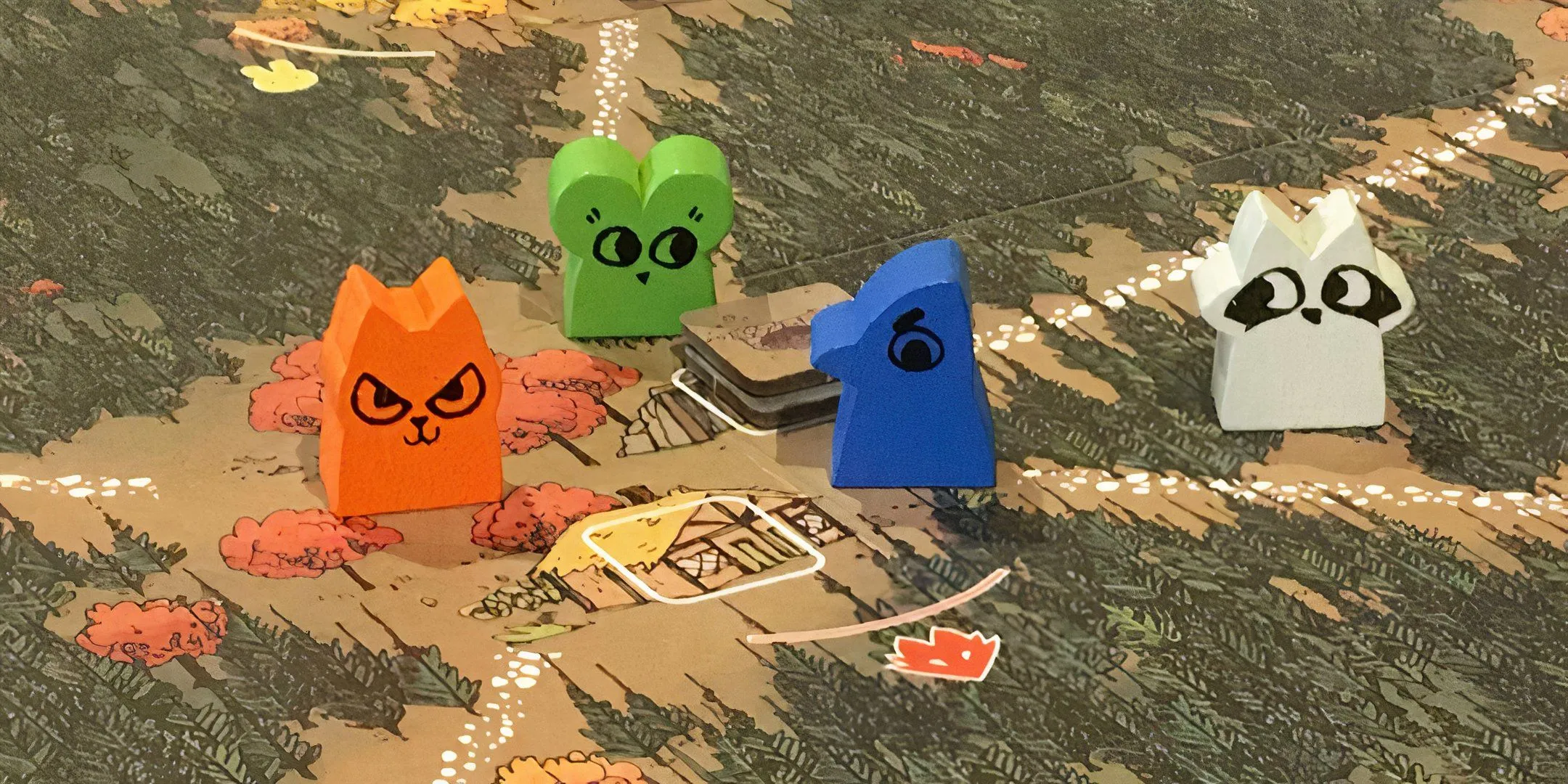 Bốn quân cờ meeples hình động vật rừng trên bản đồ game cờ Root, thể hiện cuộc chiến giành quyền lực.