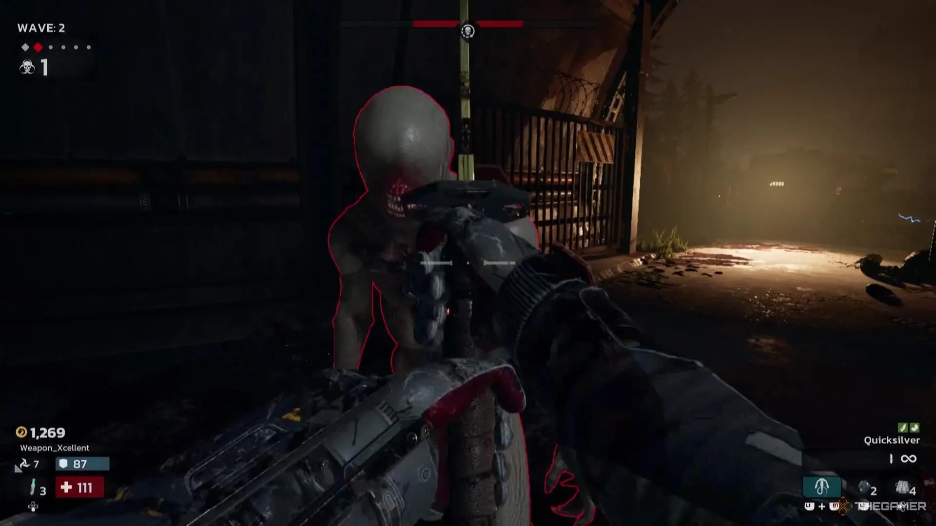 Cận cảnh nhân vật sử dụng vũ khí cận chiến gây sát thương cắt lên Zed trong Killing Floor 3.