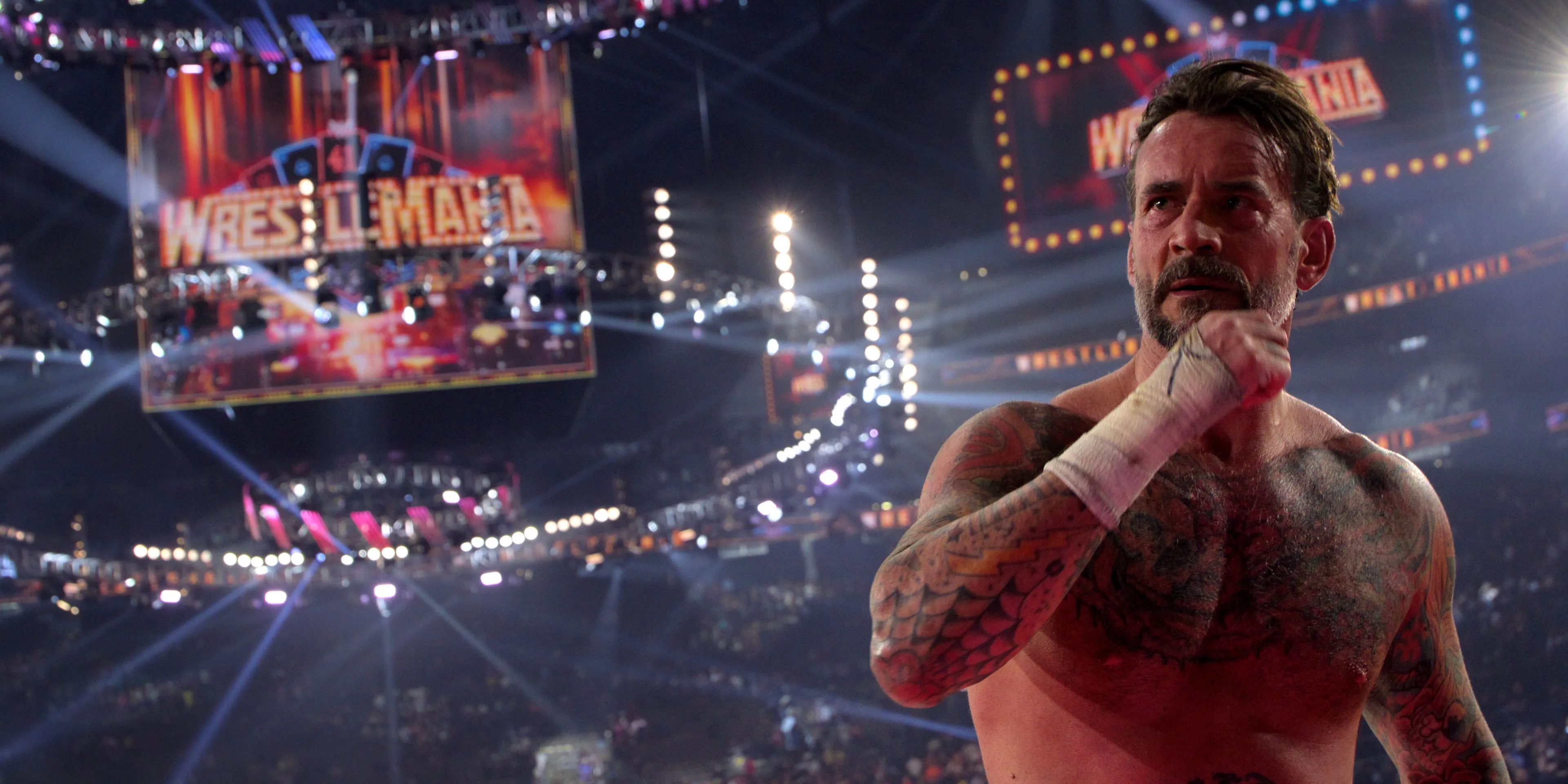 CM Punk, một trong những nhân vật trung tâm, trong series WWE Unreal của Netflix, thể hiện những khía cạnh khó khăn và chân thực của đấu vật.
