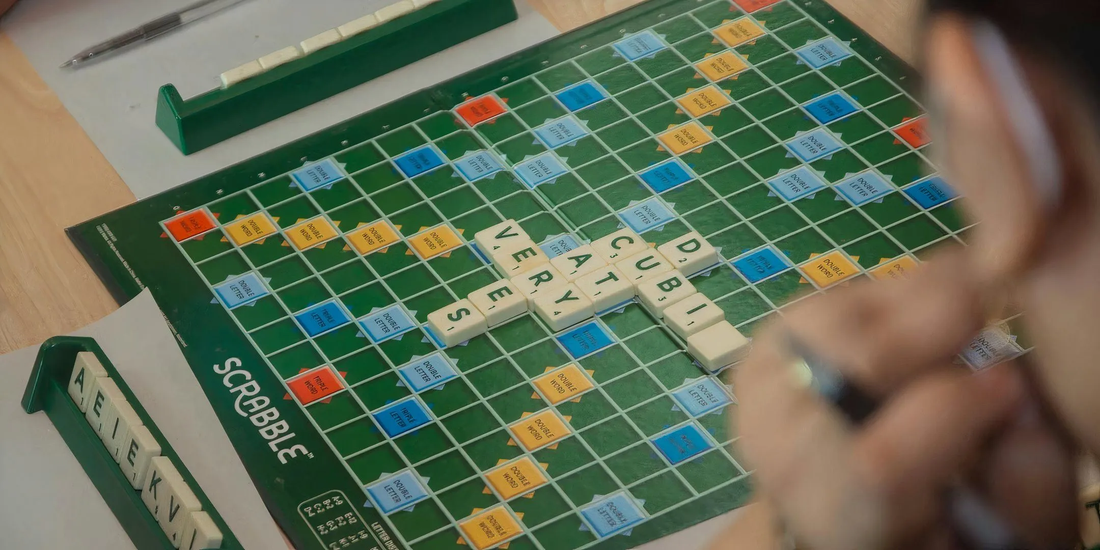 Người chơi mất tập trung khi nghe giải thích luật board game